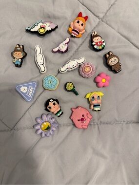 Crocs Charm - Cute Mixed Kids Toy Charms - Assorted Pink, Purple, Blue & Yellow
